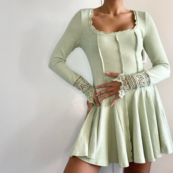 Free People | Pistachio green drop waist long sleeve dress | Size M - Picture 1 of 8